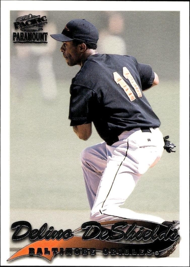 1999 Pacific Paramount Delino DeShields #33 trading card